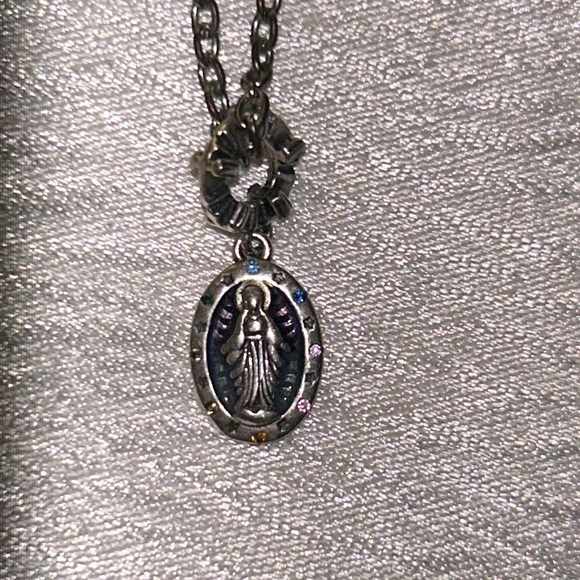 Virgin Mary charm and chain - Picture 3 of 5